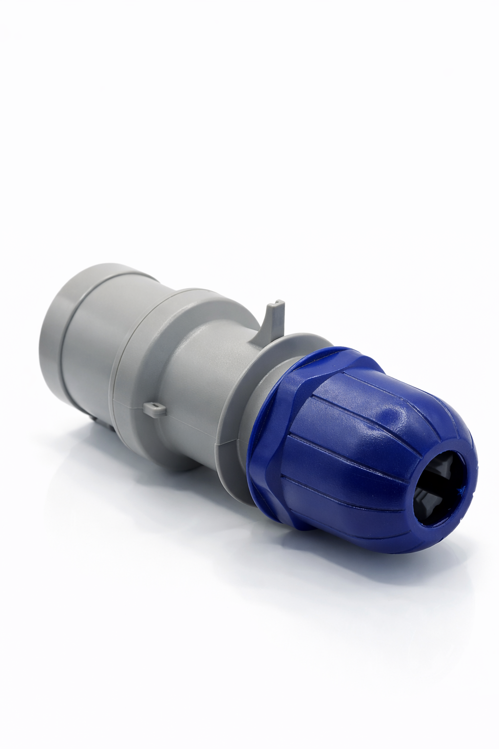 213.3233 SCAME Optima IEC Plug 2P+E IP44 32A 6h 200-250V AC